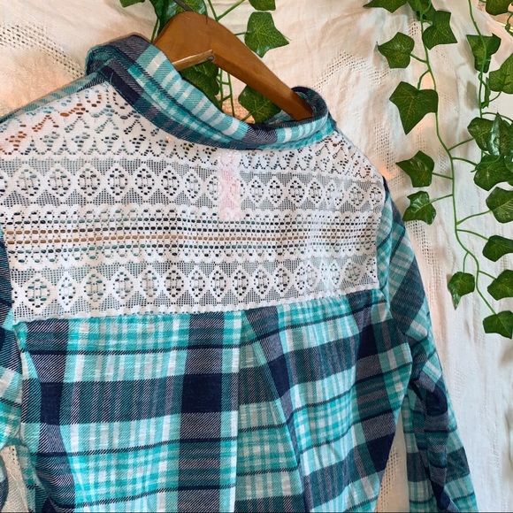 Plaid button down flannel🤩 - Picture 3 of 3